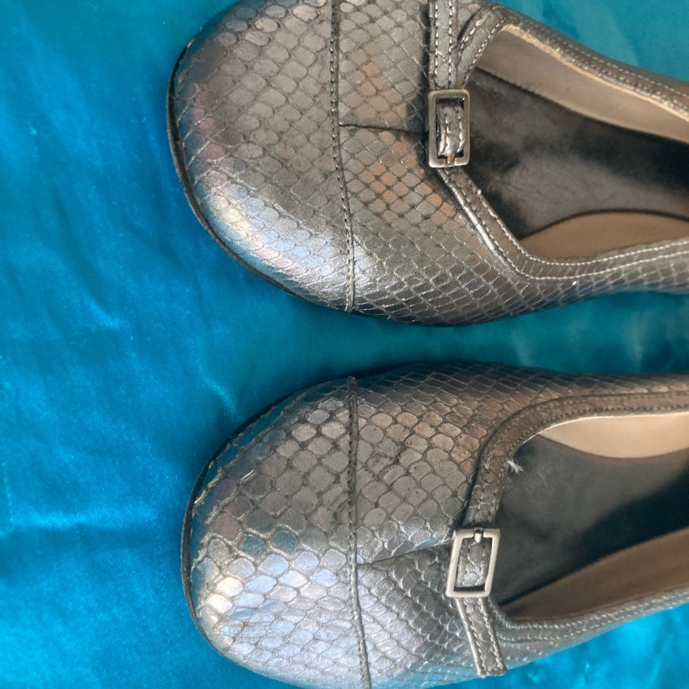 Kate Spade metallic silver ballet slippers w/heel - Picture 4 of 16